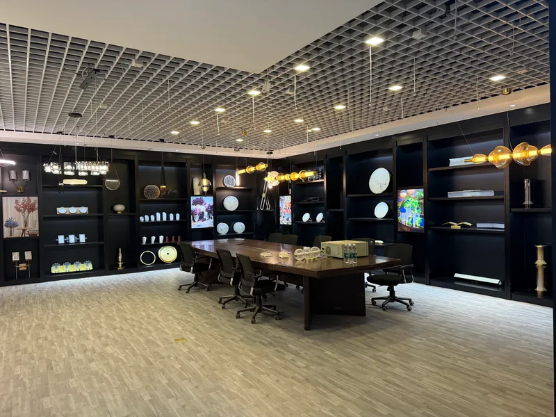 Display walls and meeting table in the CORONA ZHONGSHAN LIGHTING showroom in Henglan, Zhongshan